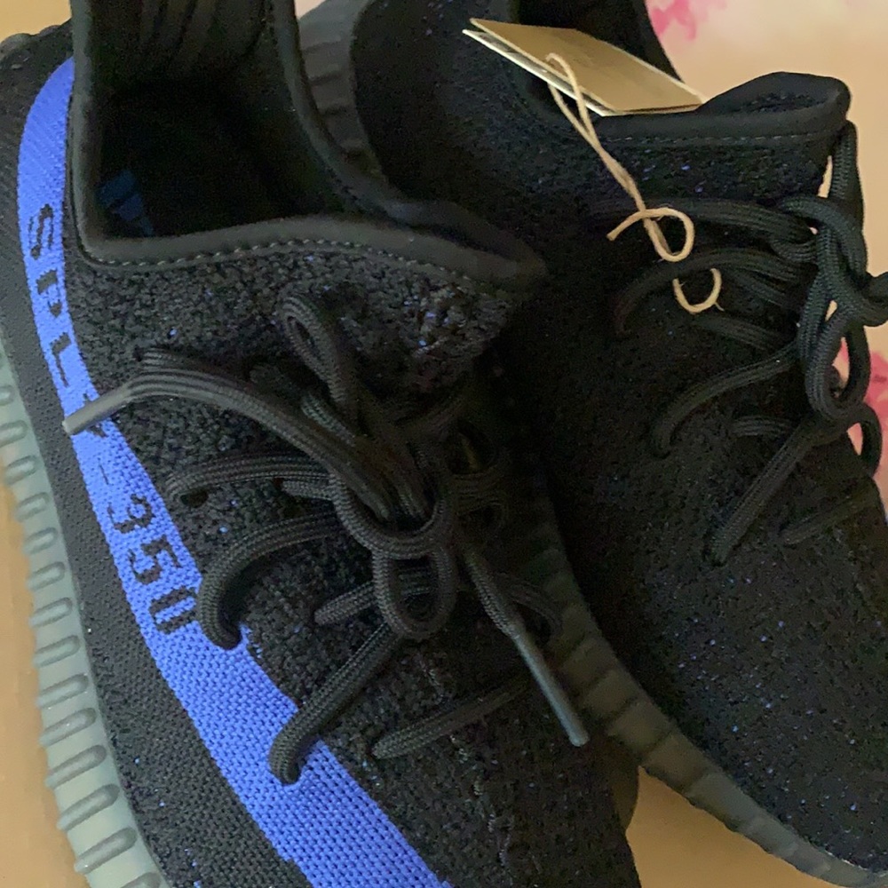 YEEZY 350 SIZE 8 BLUE /BLACK JUST DROP HOT PICK ONLY $$β€οΈππβ€οΈπππ₯°π€ - Picture 2 of 16